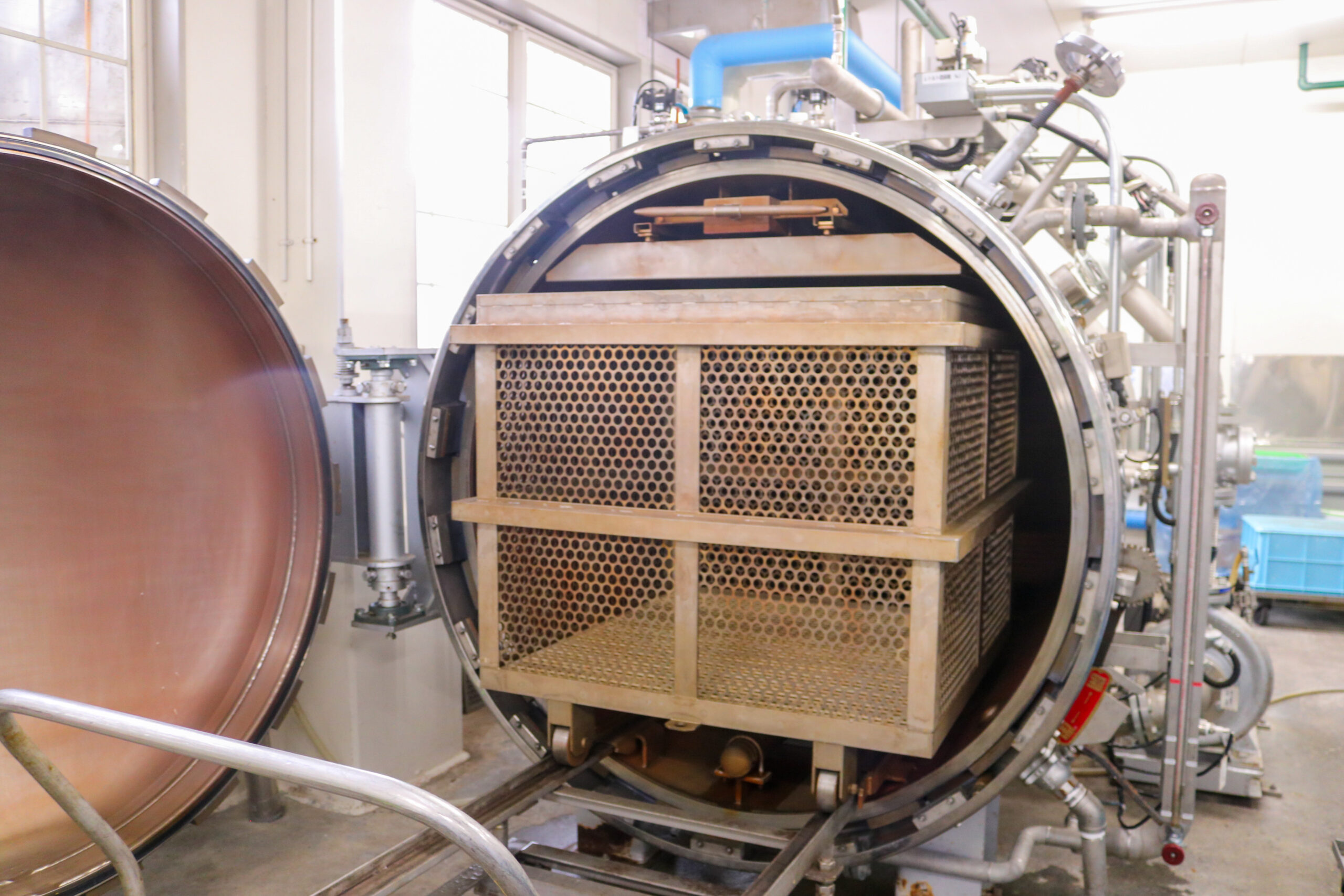 レトルト殺菌装置の工程写真