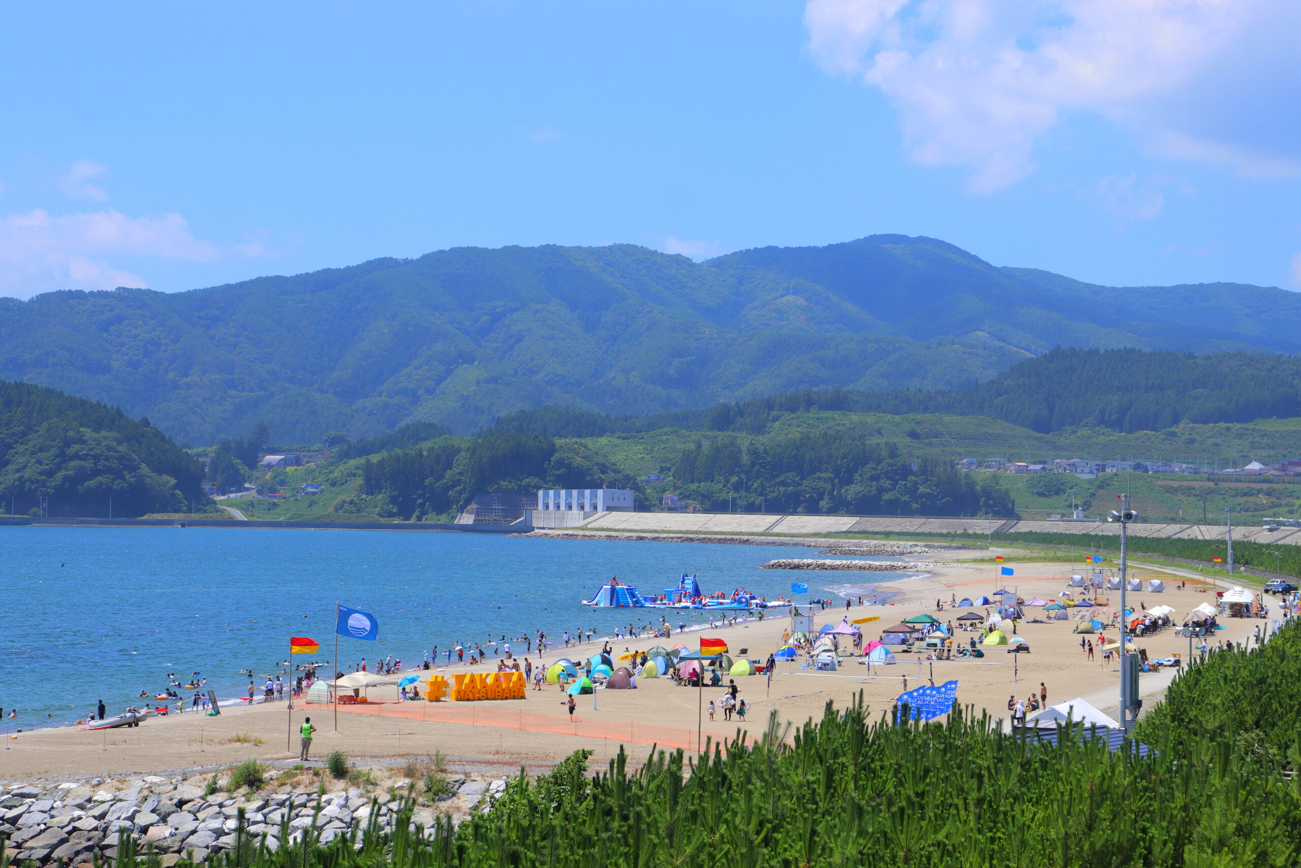 高田松原海水浴場の砂浜と青い海